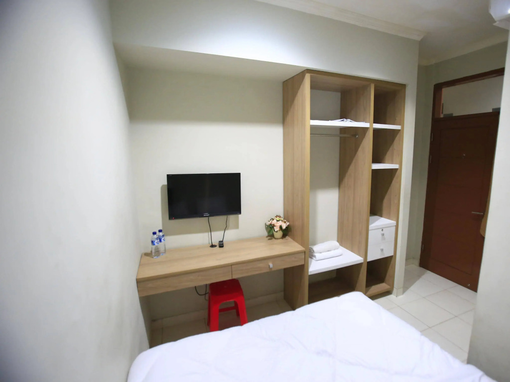 RedDoorz Karet Pedurenan