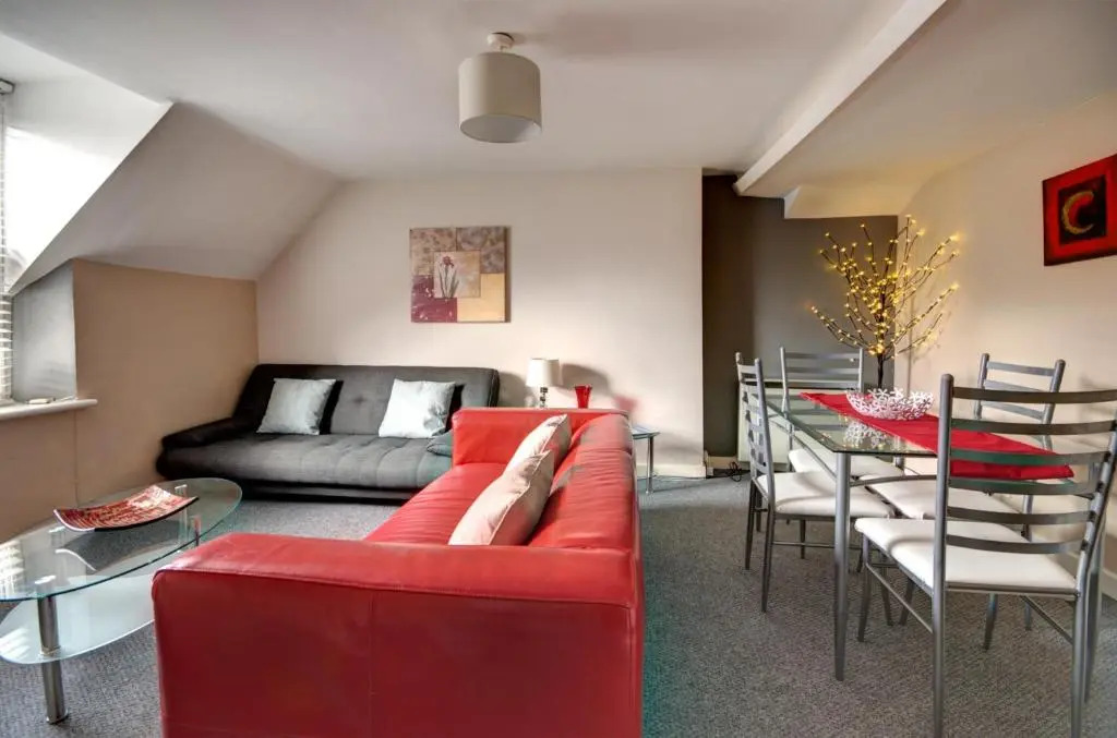 Walkers Court By Treetop Property