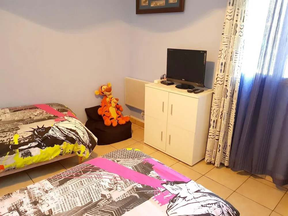 House With 2 Bedrooms in Ver-sur-mer, With Enclosed Garden - 100 m From the Beach
