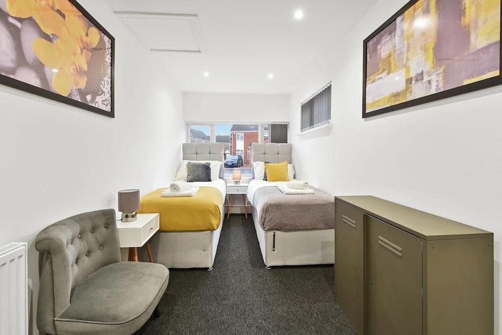 Rochfords Serviced House with 5 Bedrooms