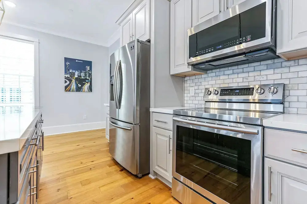 Stunning 4 BR Condo + Pool - Near St. Charles