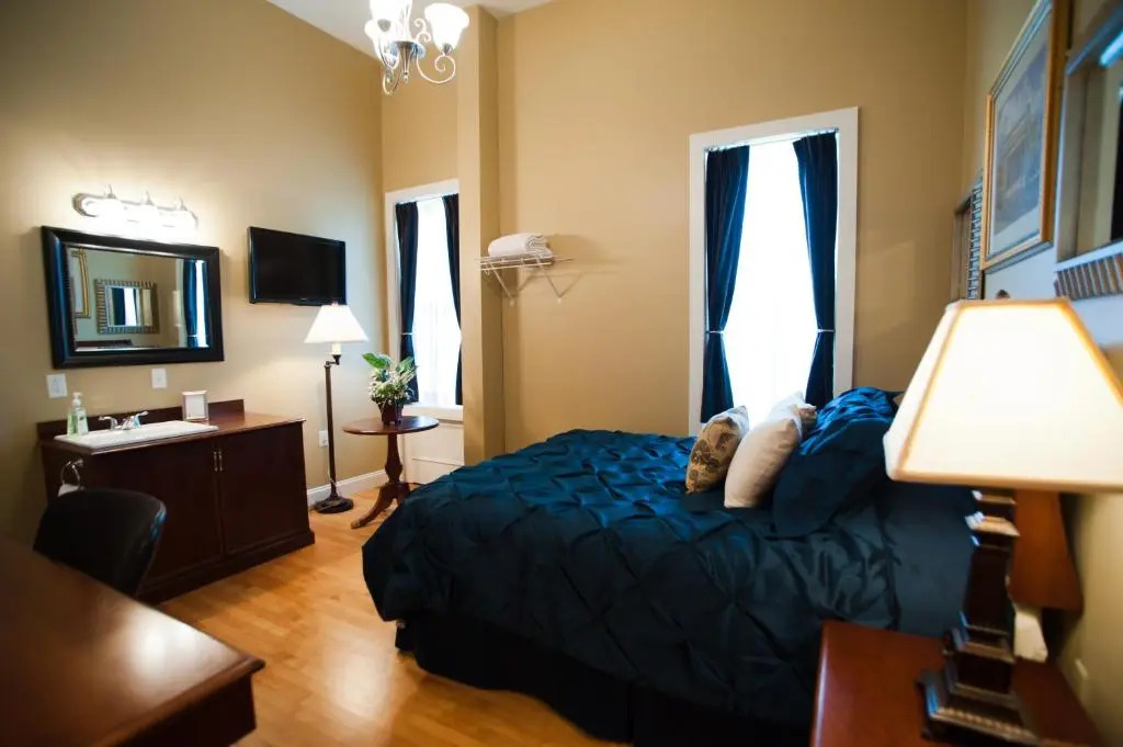 Beacon Hotel Oswego