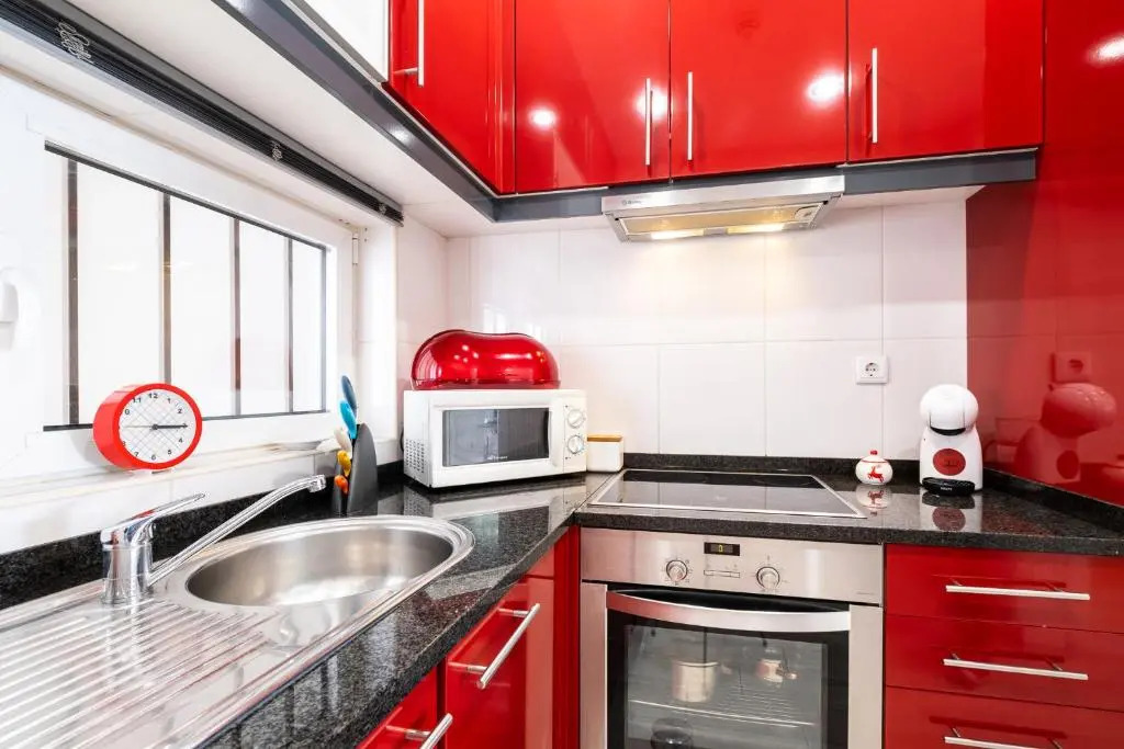 Luxurious Seaview Apartment with pool 5min Beach