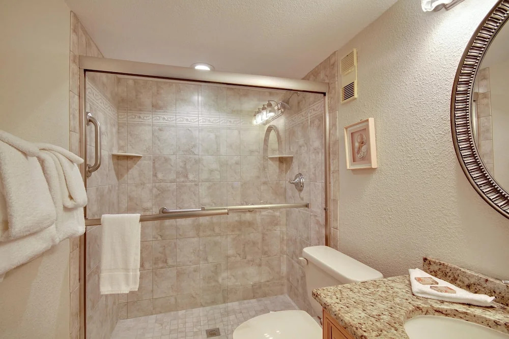 Land's End 306 Building 8 Beautifully Updated / Beachfront!