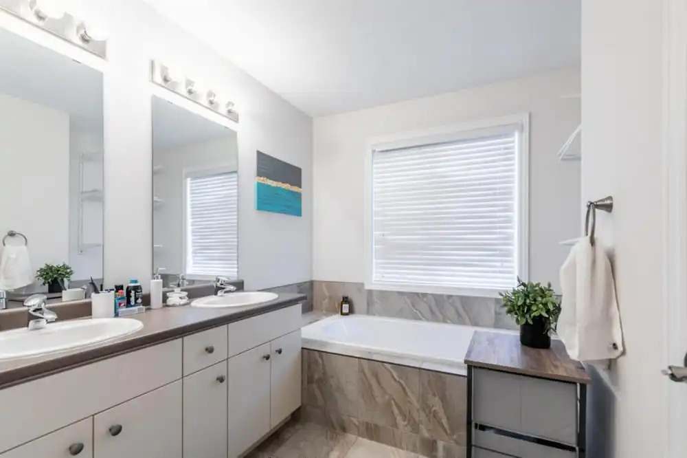 Modern Lakeshore 3BR 3BA TH Free Parking BBQ