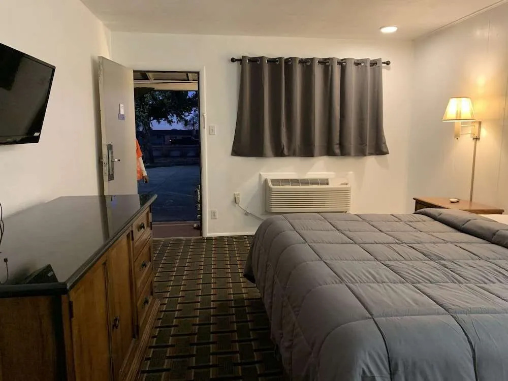 Ratons Peak Inn