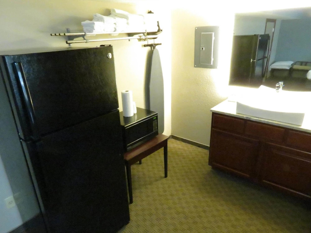 Edgewater Hotel and Suites