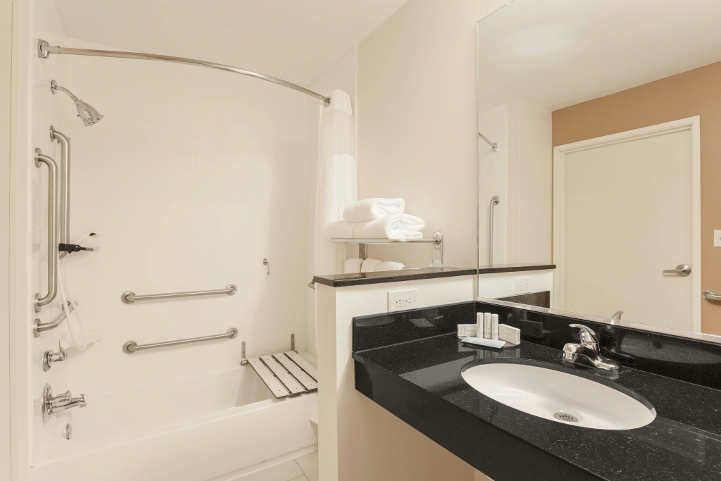 Fairfield Inn & Suites Victoria