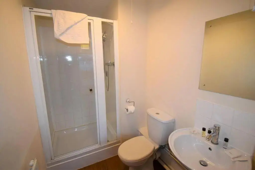 Pinnacle 2 - City Centre 2 Bedroom 2 Bathroom Apartment - with Balcony, Free Parking, Fast Wifi and Smart TV