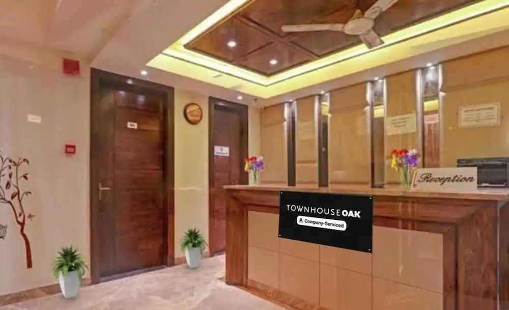 Townhouse Oak IIT Kanpur Metro Station
