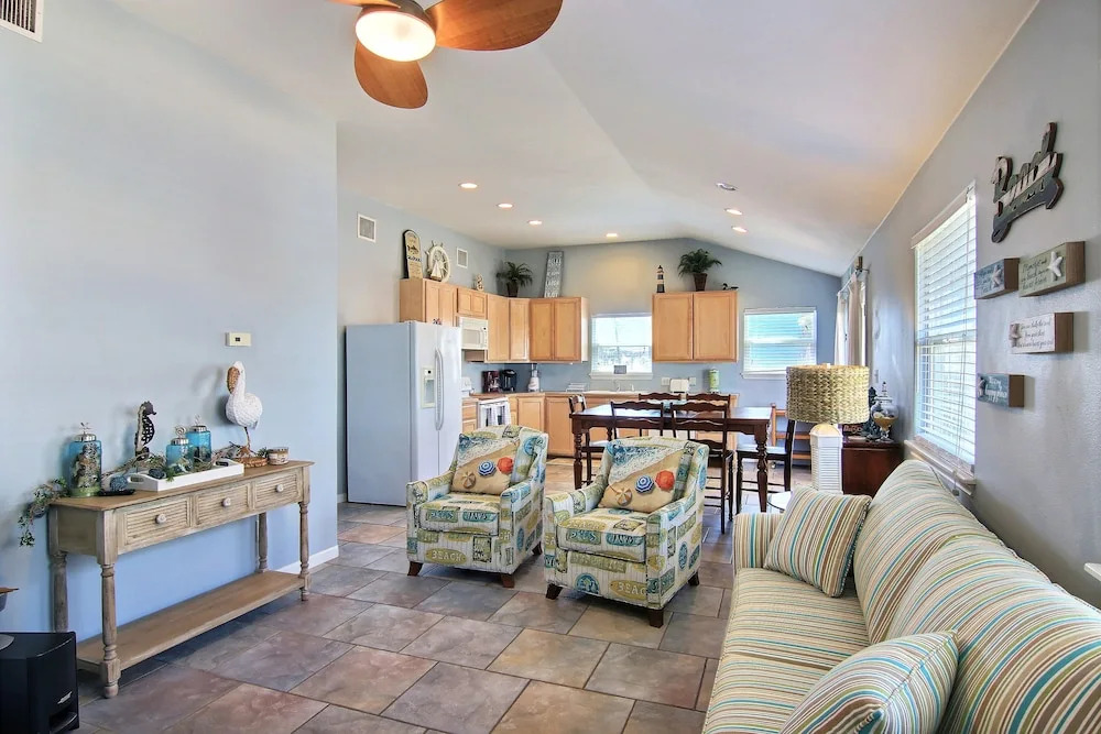 Salty Dawg Shores 2 Bedrooms 2 Bathrooms Home