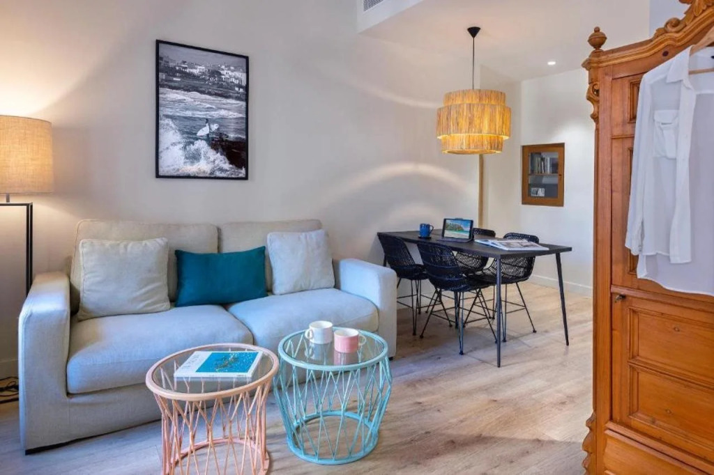 Отель Samaritana Suites