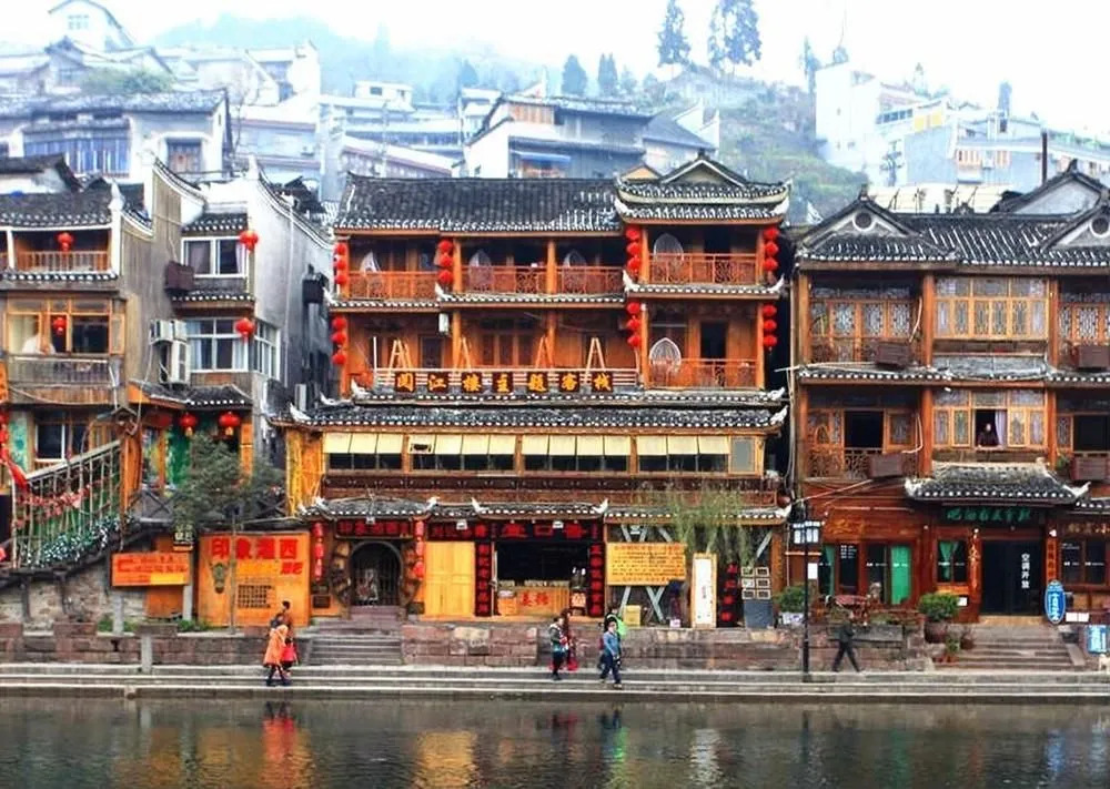 Yijianglou River View Inn (Fenghuang Old Town River View)