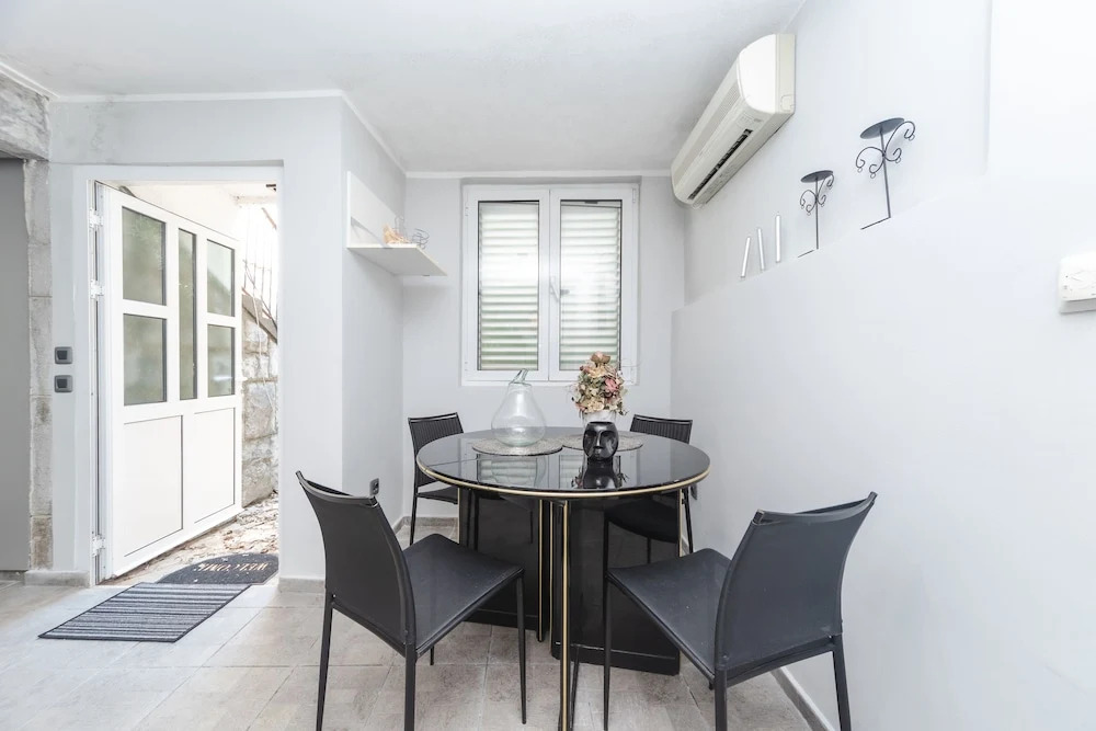 Studio Mediteranska Street