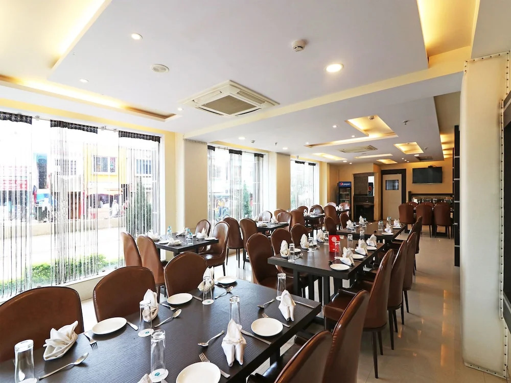 OYO 7054 Hotel Amabalika