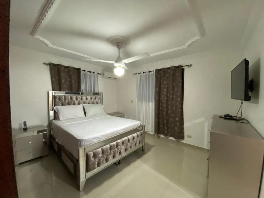 1 DR Huge cozy 3bedroom apartment to stay