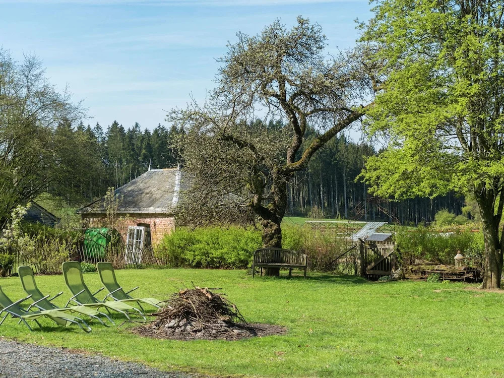 Bièvre Forest-Edge Retreat