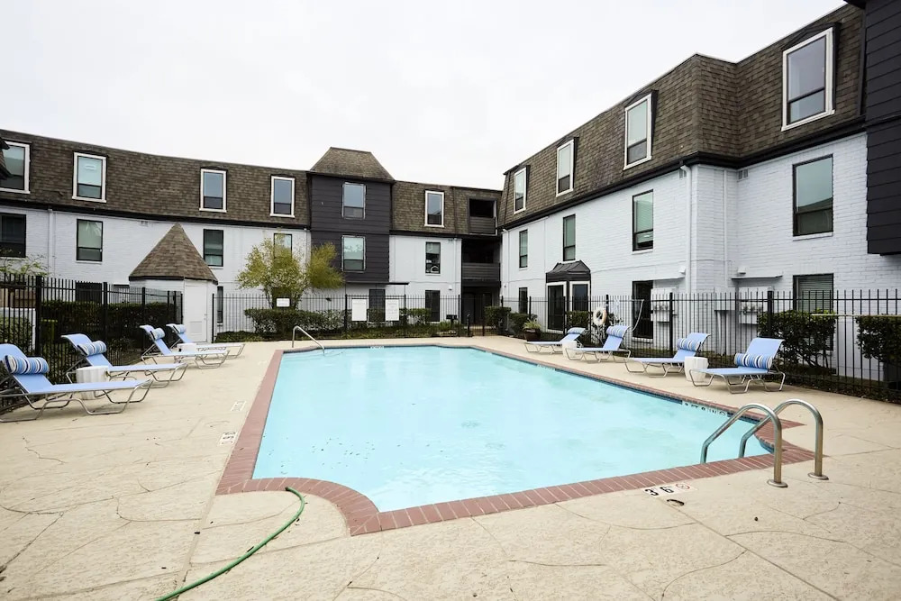 Deluxe Braeswood Place Suites by Sonder
