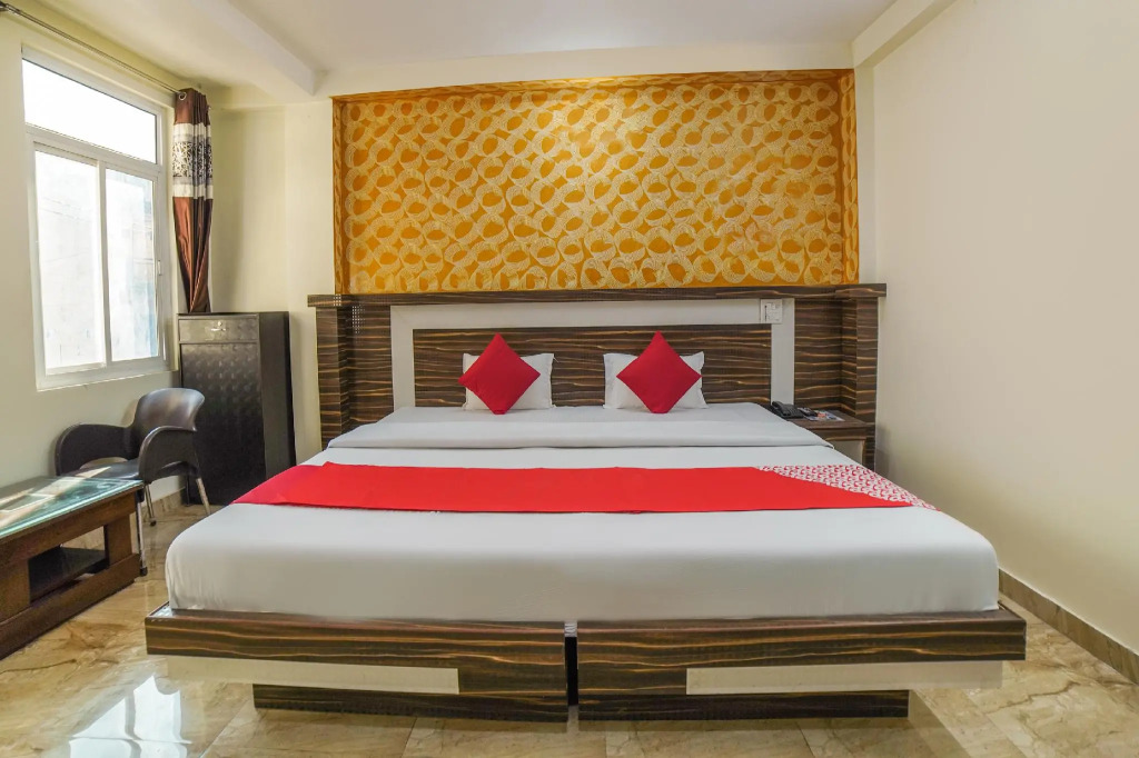 OYO 71947 Hotel Swaroop Retreat