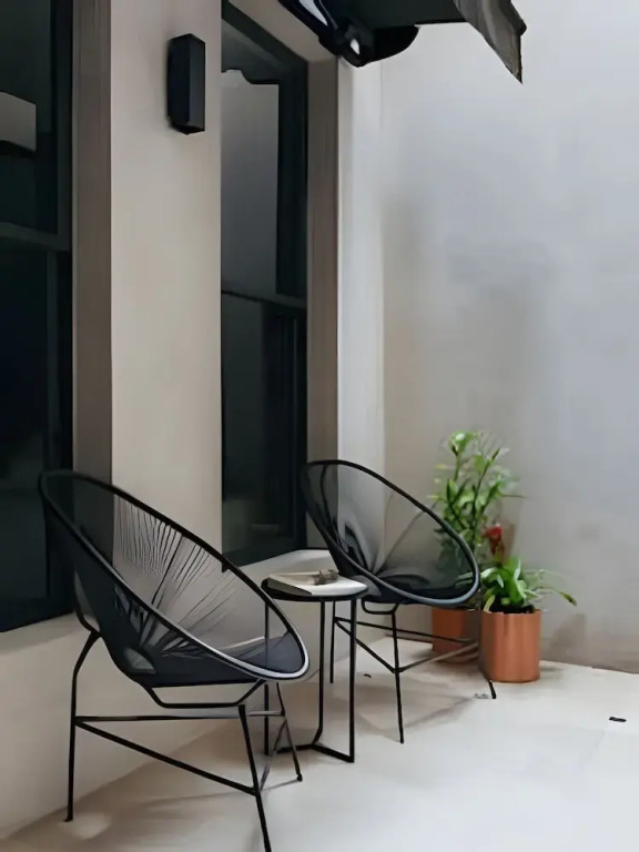 Ipanema | Suíte ampla, em uma das melhores ruas do Bairro, 5 min da Praia - por Casapē Rio
