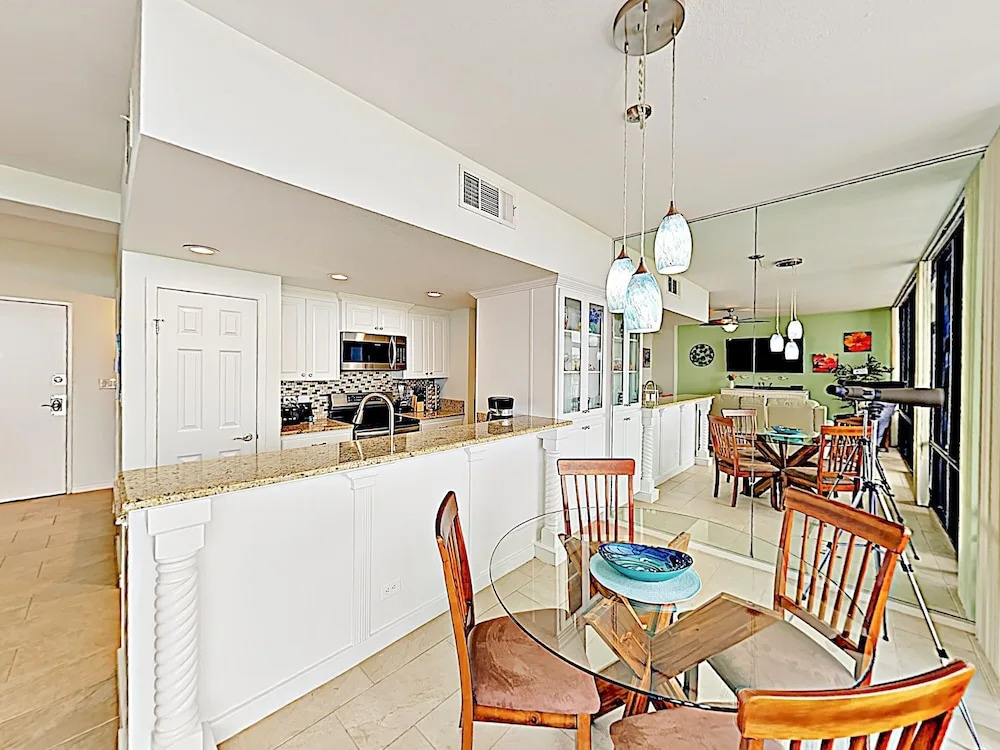 New Listing! All-suite Beachside W/ Pools 2 Bedroom Condo