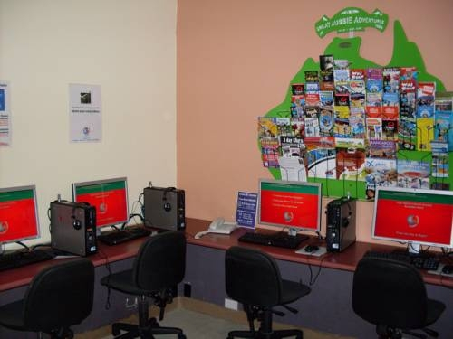 Dlux Hostel