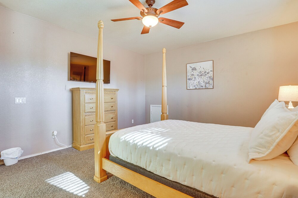 Heated Pool, Pets Welcome: Surprise Snowbird Haven