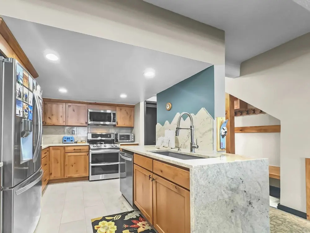 Wh405 Wheeler House 3 Bedroom Condo by RedAwning