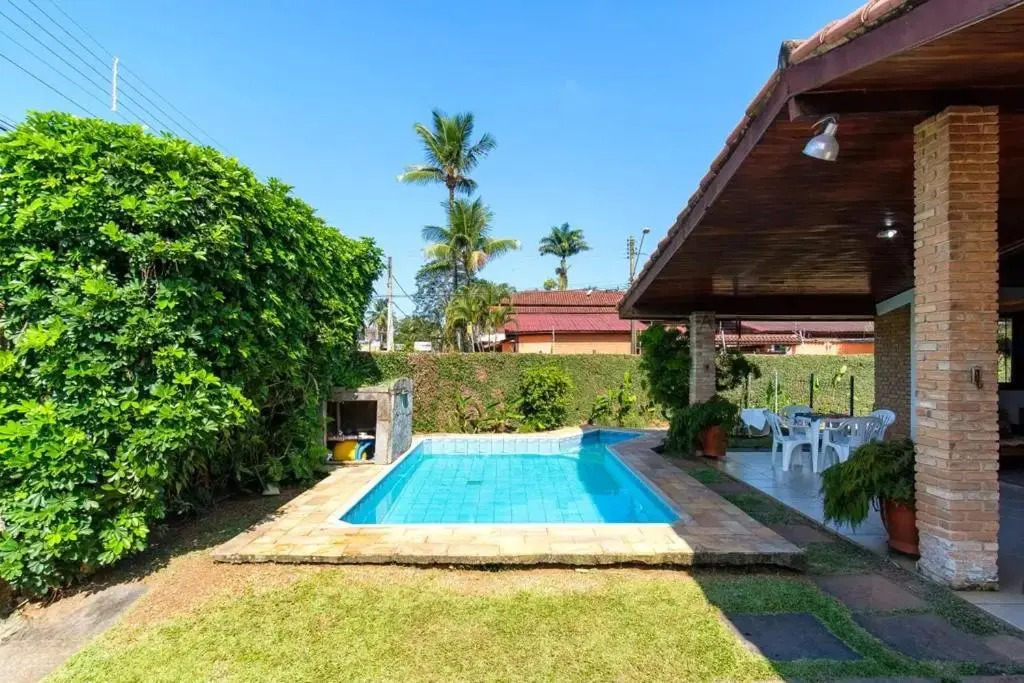 BH4 · BH4: CASA COM PISCINA AO LADO DA PRAIA GRANDE