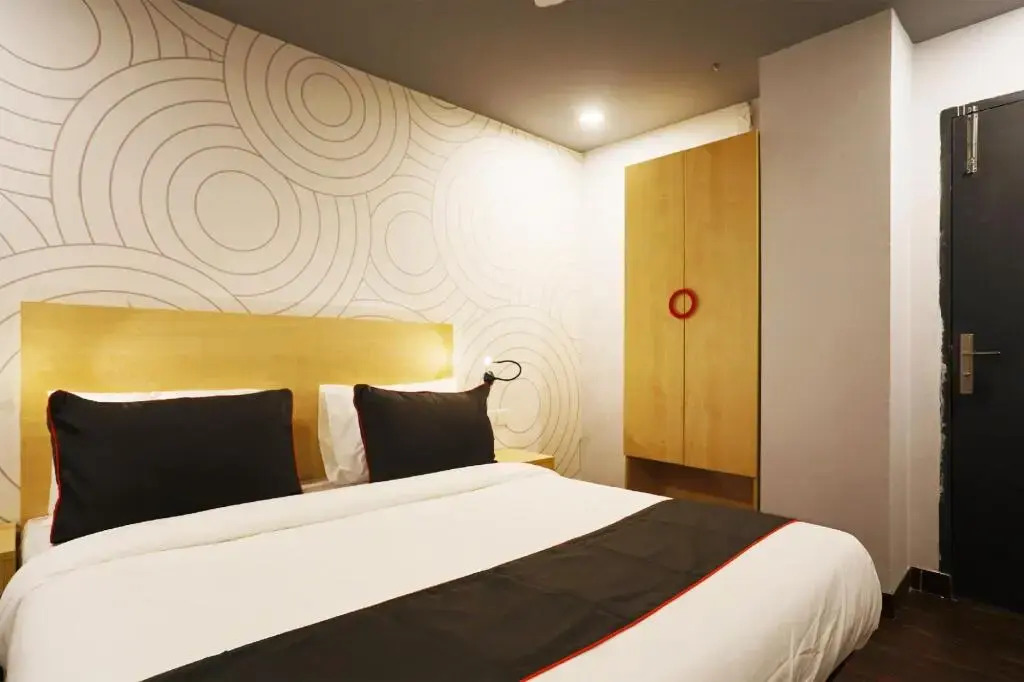 Slf Mall by OYO Rooms