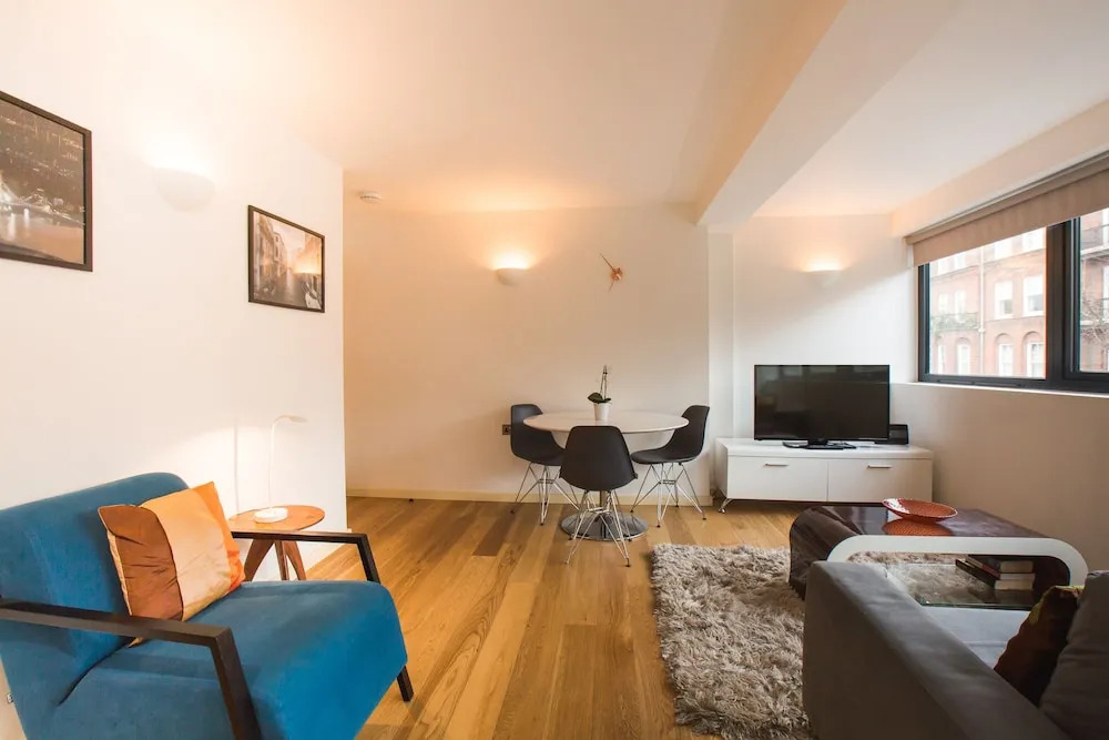 Spacious 1 Bedroom Apartment in Kensington - A1