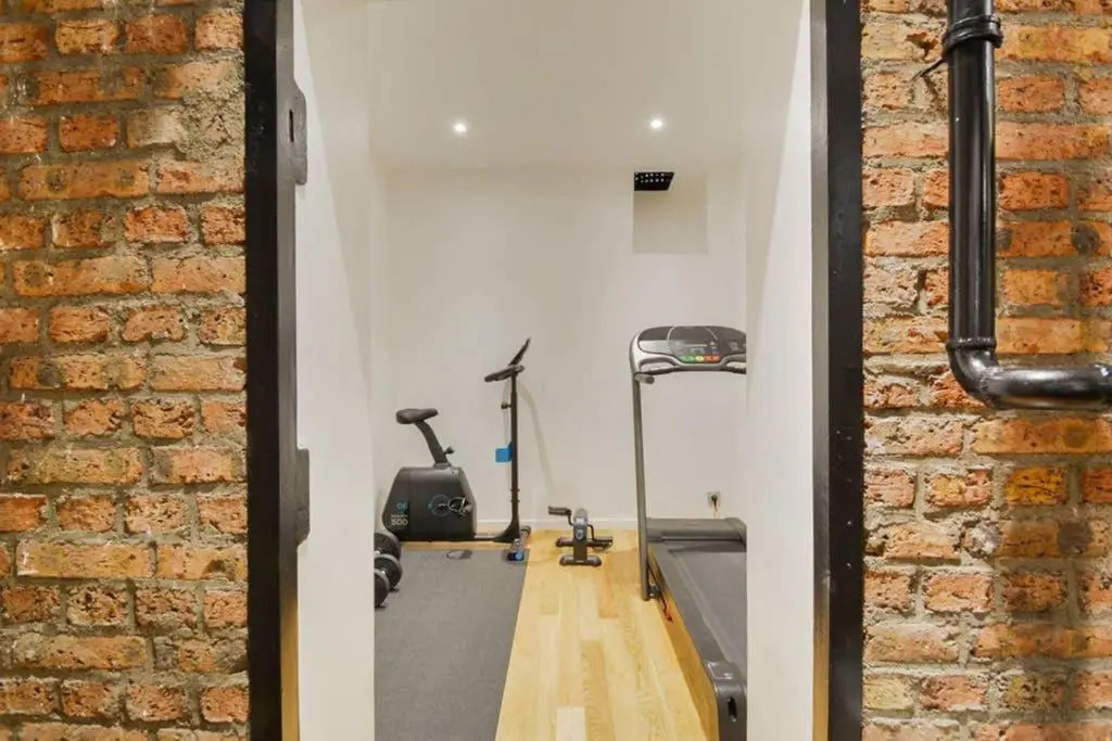 Amazing 10bed in the heart of le marais and suprises...