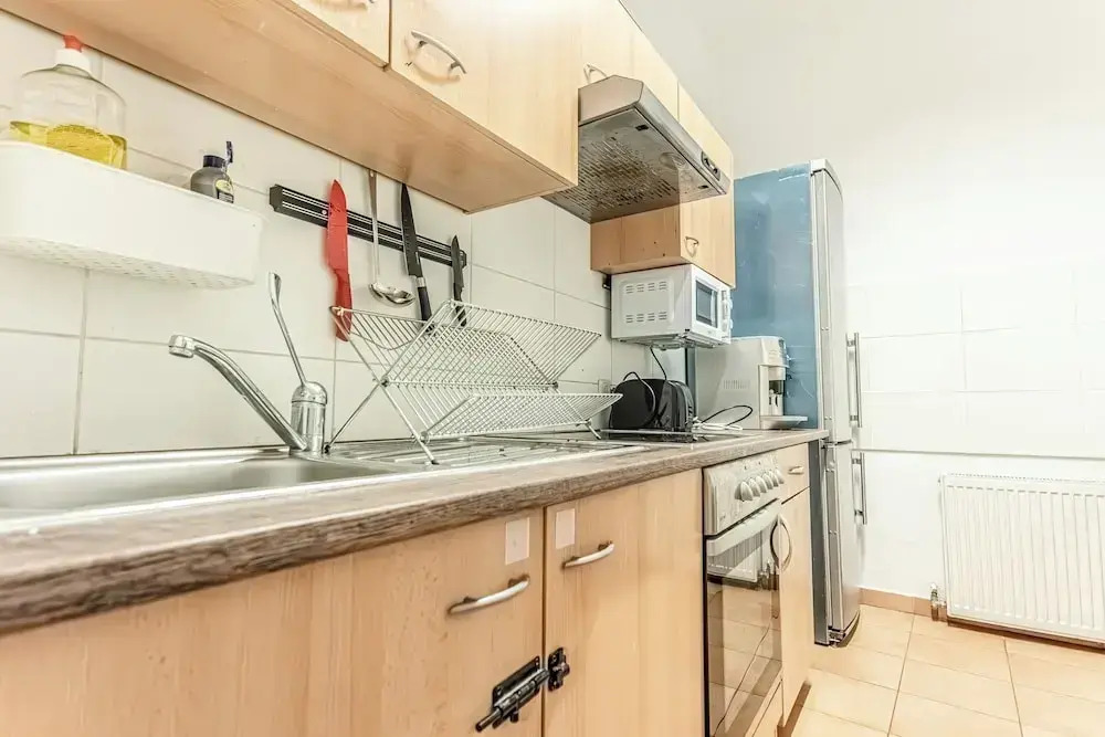 6BR Apt with Garden near Danube