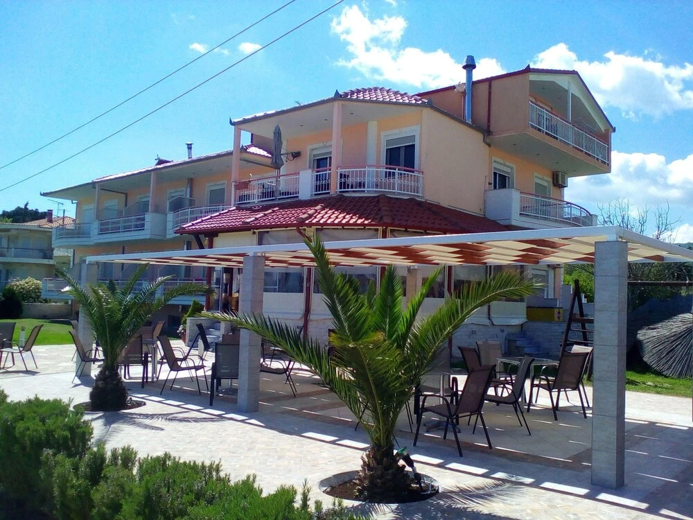 50 Meter bis zum Strand: Pension Delfini mit Terrasse
