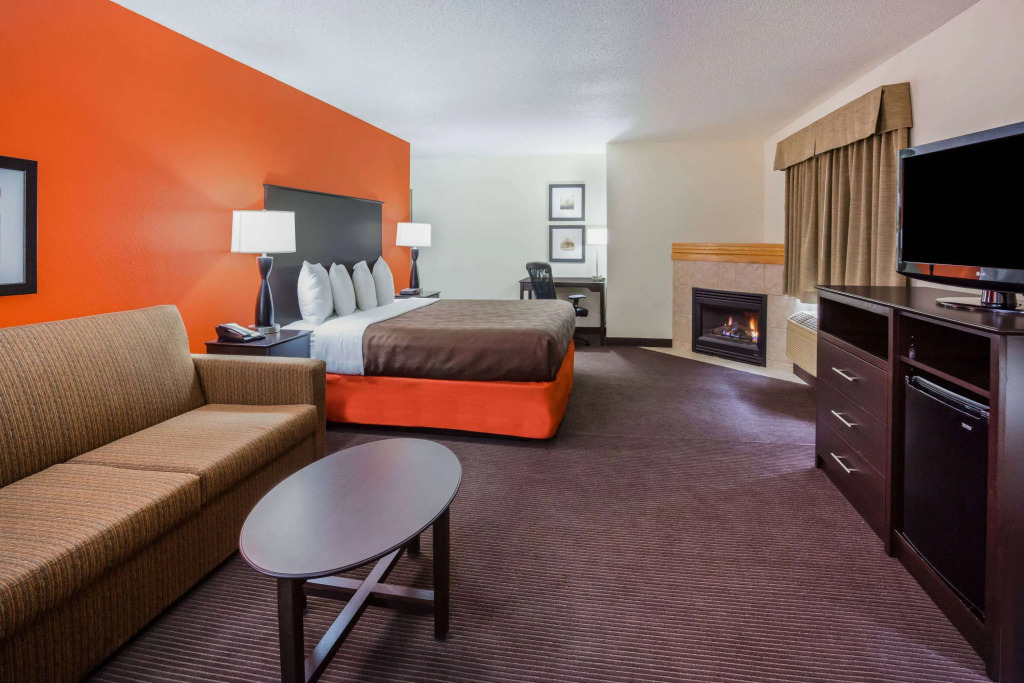 AmericInn by Wyndham Mora