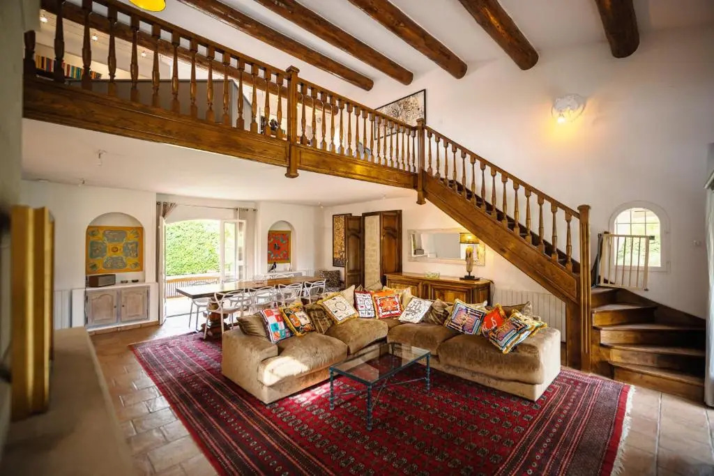 Villa Tessa for 14 people with private pool sauna and gym close to Aix en Provence