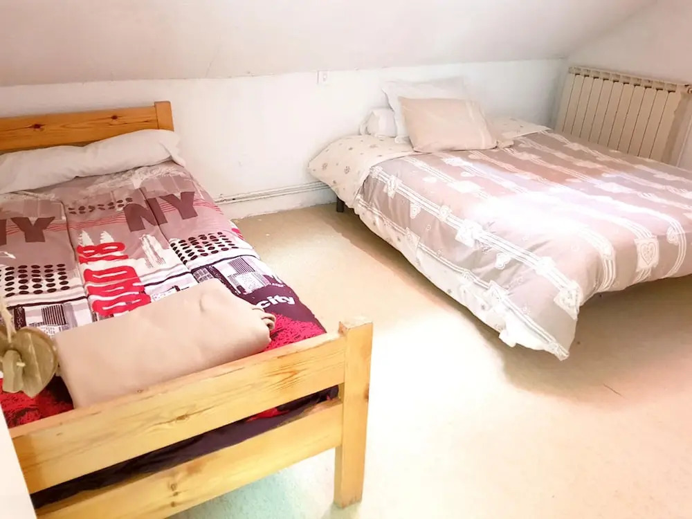 Property With 8 Bedrooms in Vars, With Balcony - 2 km From the Slopes