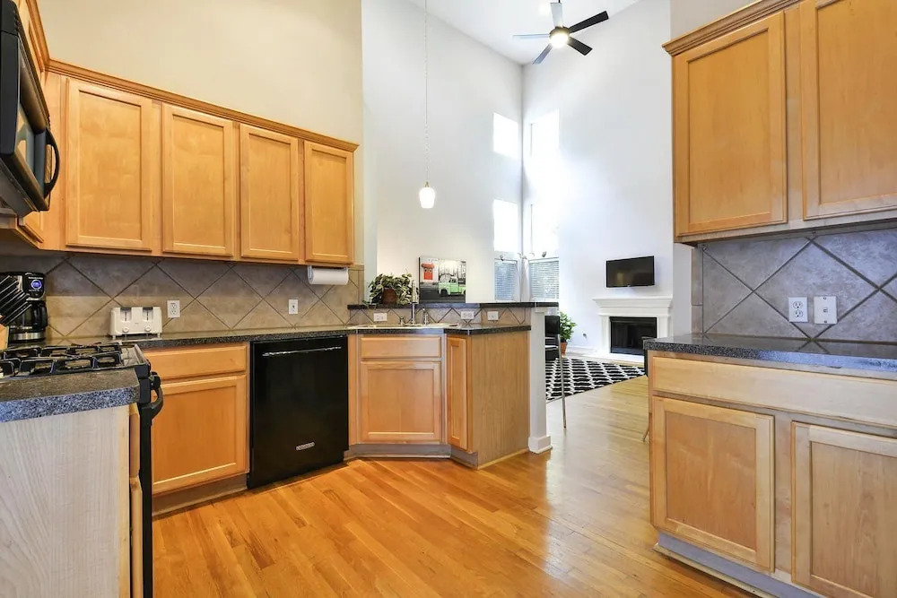 3BR Airy and Open Austin House by RedAwning