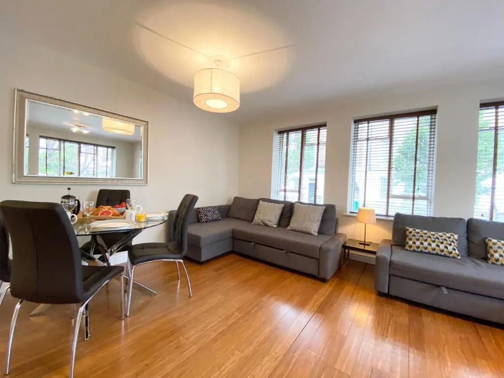 Apartment Next to Victoria Station