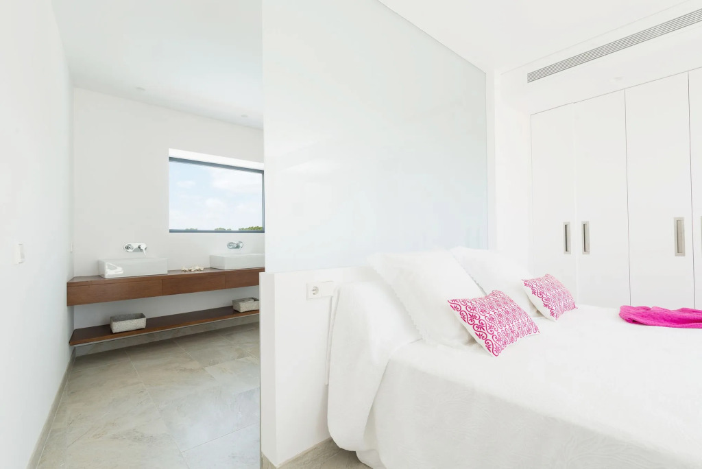 Villa Casa Marian for 8 with swimming pool, garden and close to beach