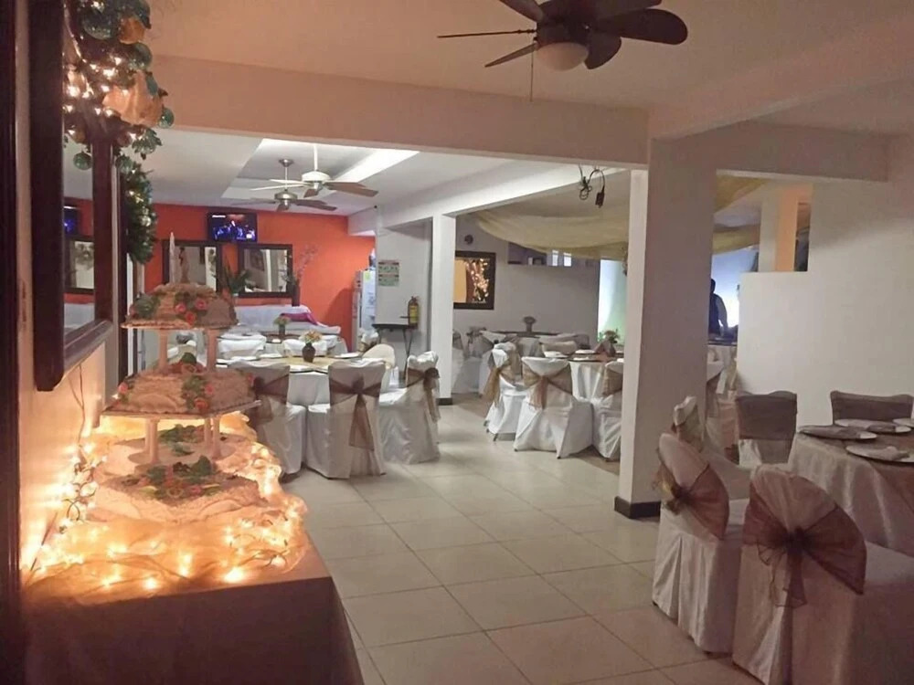 Maracas Inn