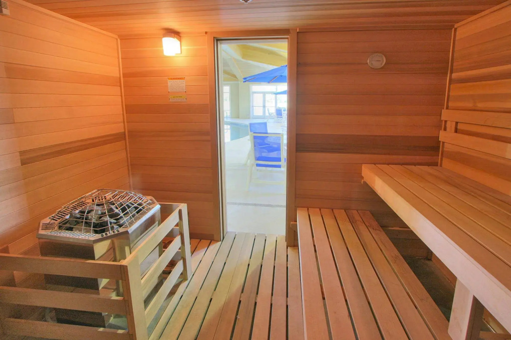 Bluewater Resort & Marina by Spinnaker Resorts
