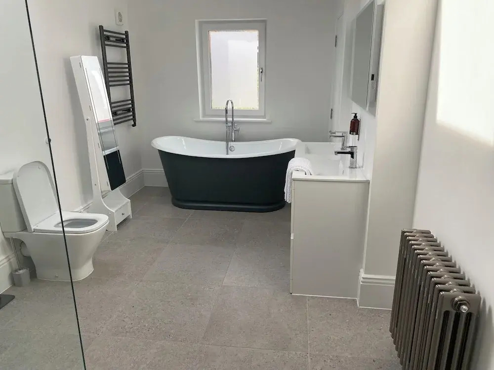 House - Sleeps 14 - Pets Ok - Parking - Garden