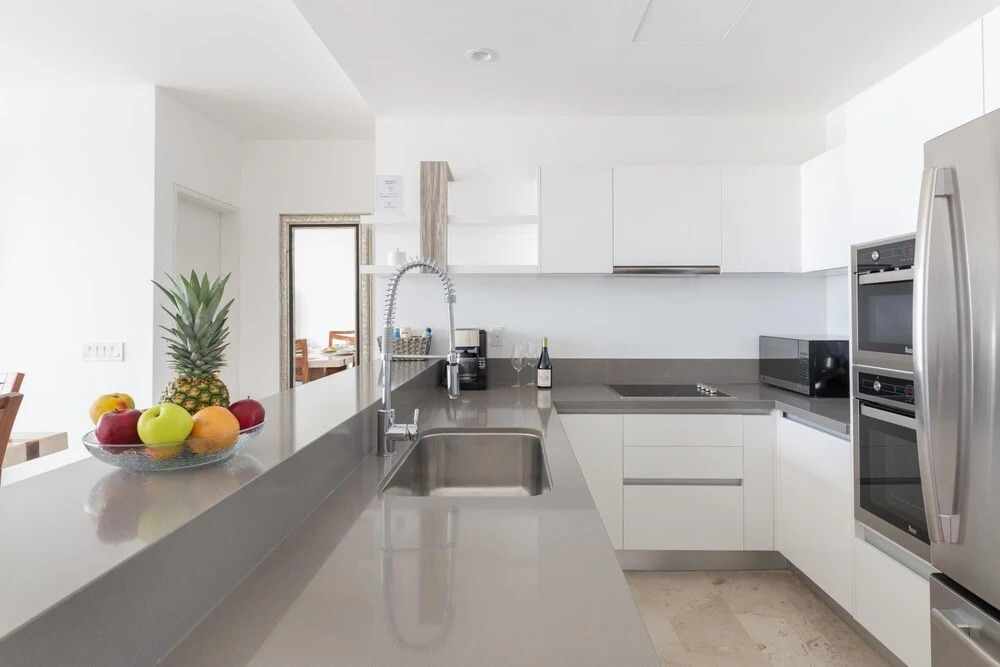 Exclusive 2 Level PH 3 BR Private Pool Roof Wifi Stunning Amenities GYM