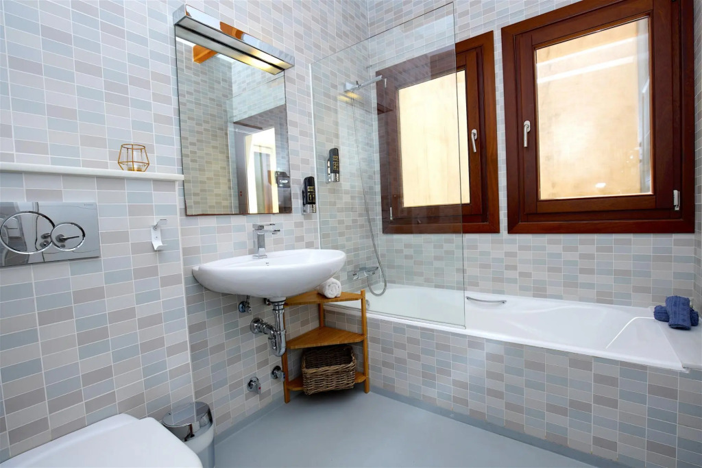 Montmari TI - Spacious and bright apartment