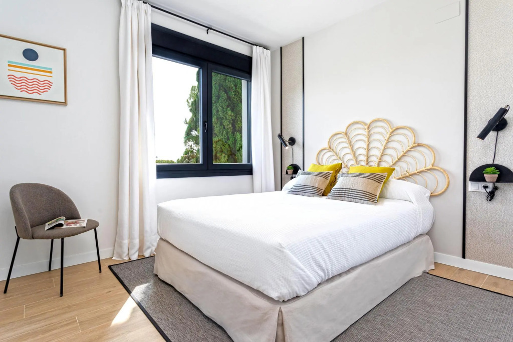 Spectacular 2 BD with 2 terraces, pool and parking. Arruzafa VIII