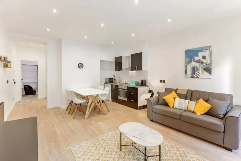 Amazing & brand new Parisian flat for 6p