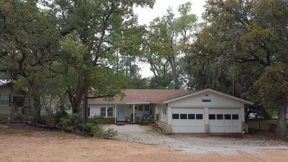Constant-level Lake LBJ - 3 BR Sleep 12