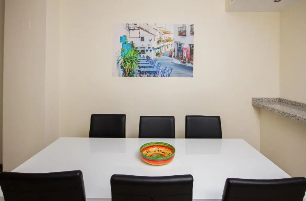 Spacious two bedroom apartment 1012
