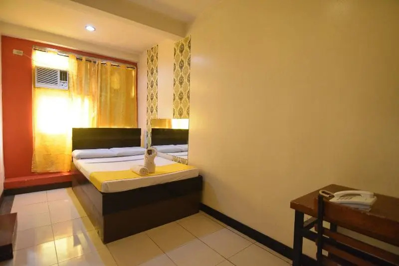 OYO 894 Cosmo Hotel P Campa Manila